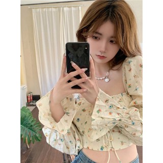 Áo crop hoa vio thơ mộng