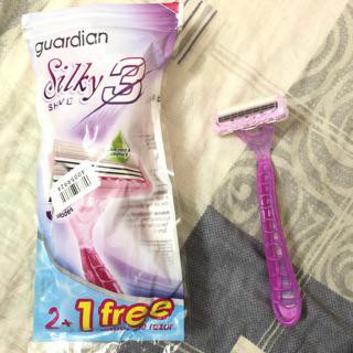 Gói 3 Cây Dao Cạo Body Nữ 3 Lưỡi Guardian Silky