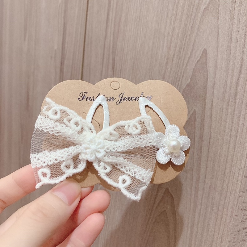 Set 2 chiếc kẹp tóc ren phong cách Hàn xinh xắn