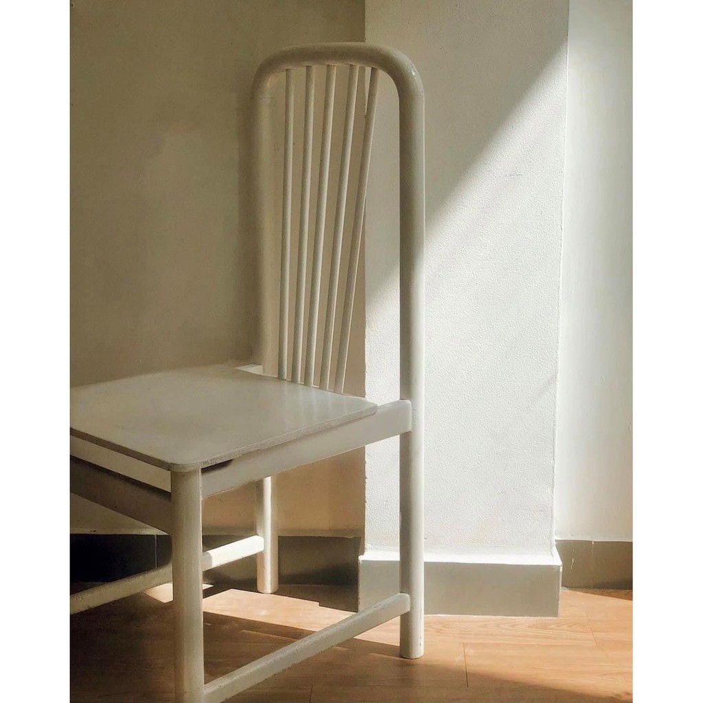 Bộ bàn ghế gỗ màu trắng phong cách cổ điển