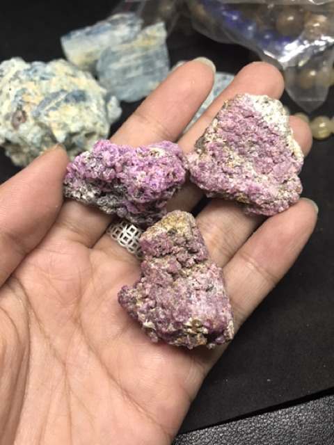 Đá thanh tẩy ruby thô không lỗ | BigBuy360 - bigbuy360.vn