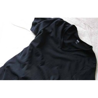Set 4 áo thun cổ tim Uniqlo
