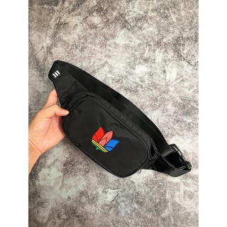 (CAMBO XUẤT XỊN) Túi bao tử das đen logo nhiều màu Adicolor Trefoil Crossbody Bag