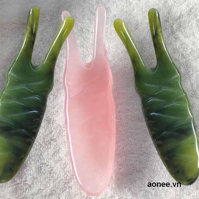 1 Dụng Cụ Mát Xa Mắt Hình Chữ Y Bằng resin Sáp Ong Tự Nhiên Màu Xanh Lá Đậm