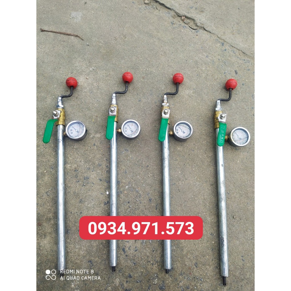 Tay bơm xúc lật