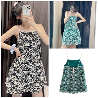 Đầm yếm hoạ tiết kiểu boho lạ mắt