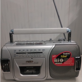 Radio cassette sanyo big-100k đồ cũ nghe ok 100%