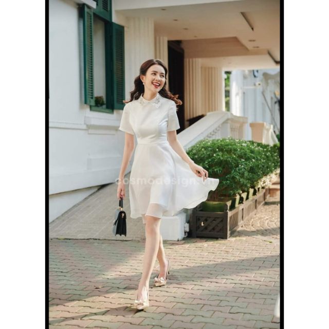 Cần bán e đầm cosmo siêu siêu xinh màu trắng tiểu thư và mềm mại size m, rất nhẹ nhàng bay bổng và duyên dáng
