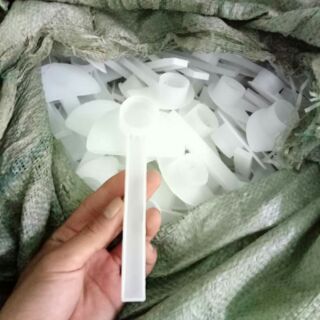 {10C }MÁNG MỎ VỊT CHO ONG UỐNG NƯỚC