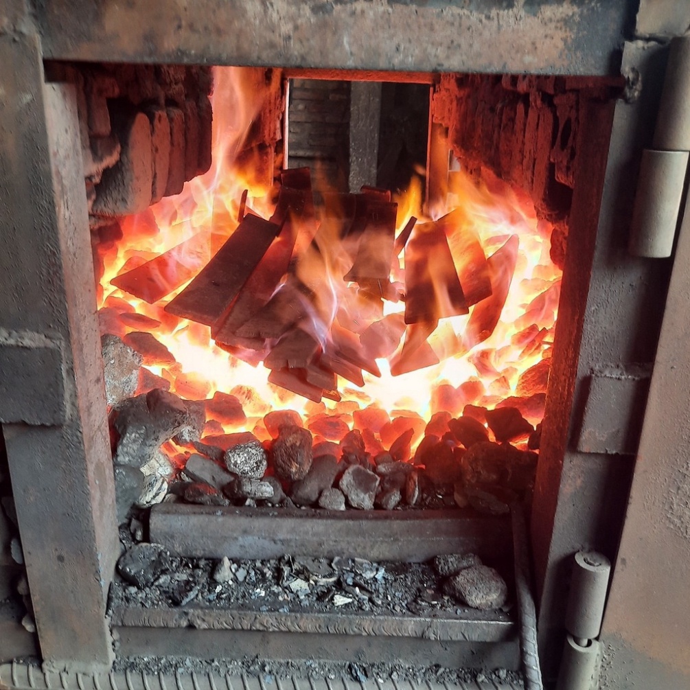 Bộ 4 Dao Thép NHíp Trắng , Dao Thái Rèn Tay Từ Nhíp ô Tô S1