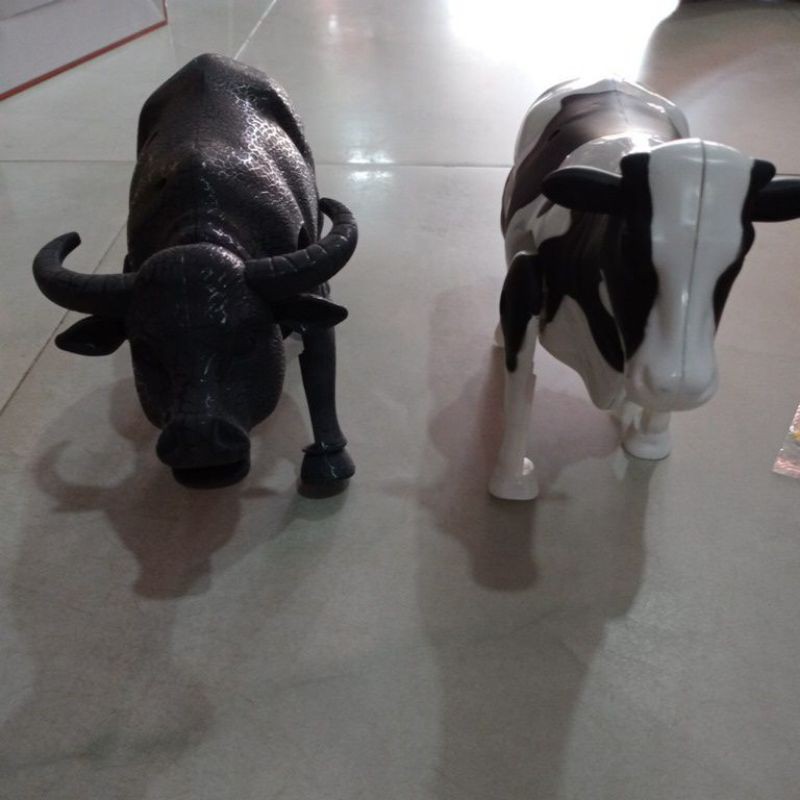 Đồ chơi mô hình Trâu , bò biết đi