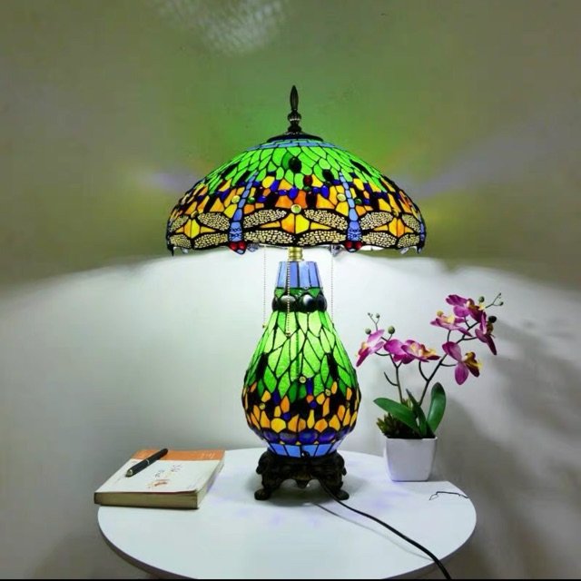 Đèn bàn chuồn chuồn Tiffany trang trí phòng ngủ, phòng khách (màu xanh lá cây)