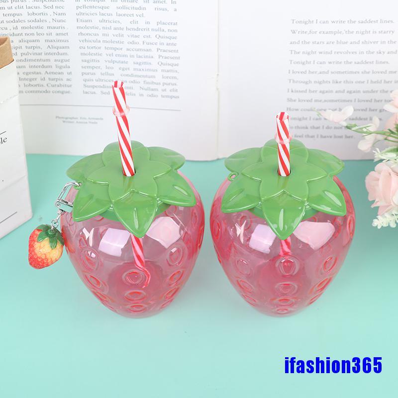 [Hàng mới về] Bình đựng nước bằng nhựa họa tiết dâu tây hoạt hình dễ thương tiện dụng