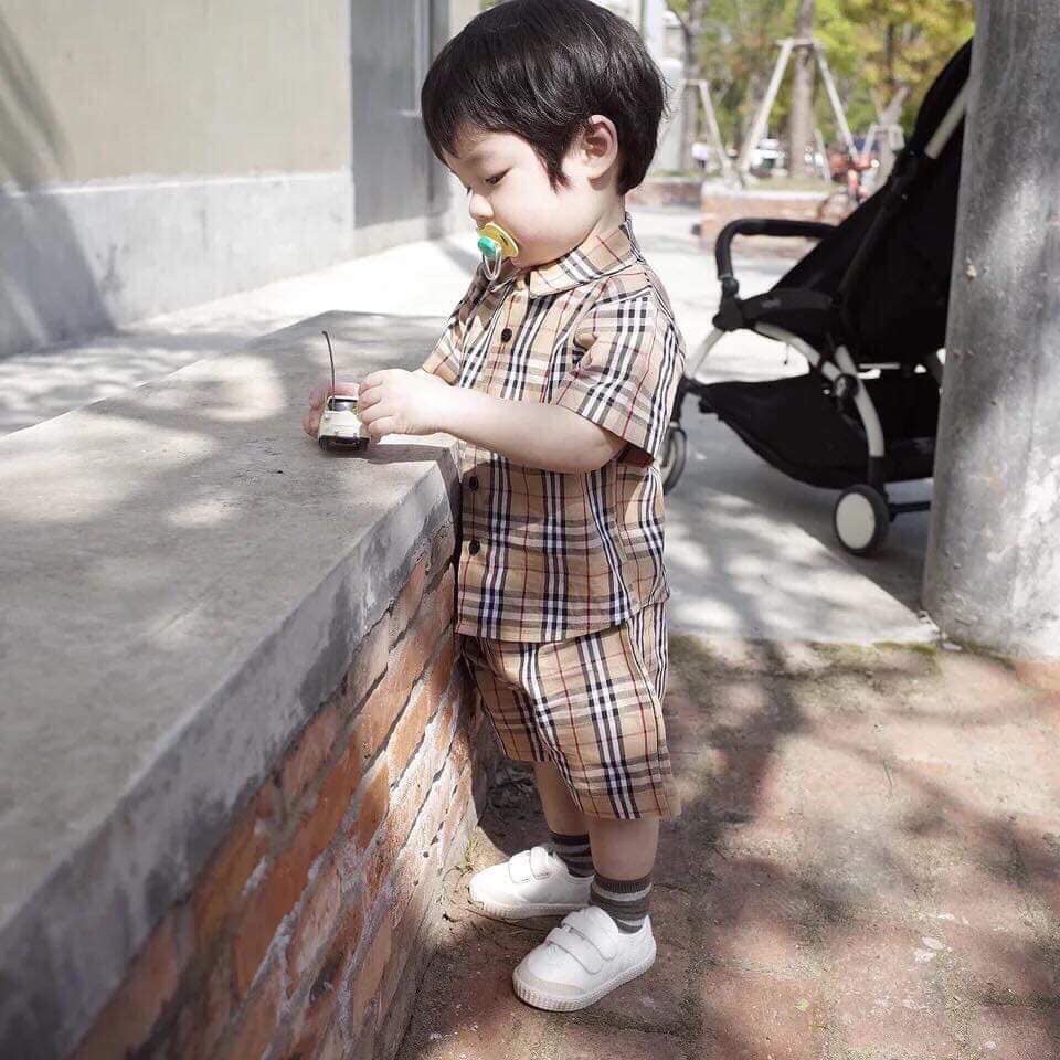 Set bộ quần áo bé trai caro vải kate mềm mại, kiểu dáng hiện đại cho bé từ 7kg đến 18kg