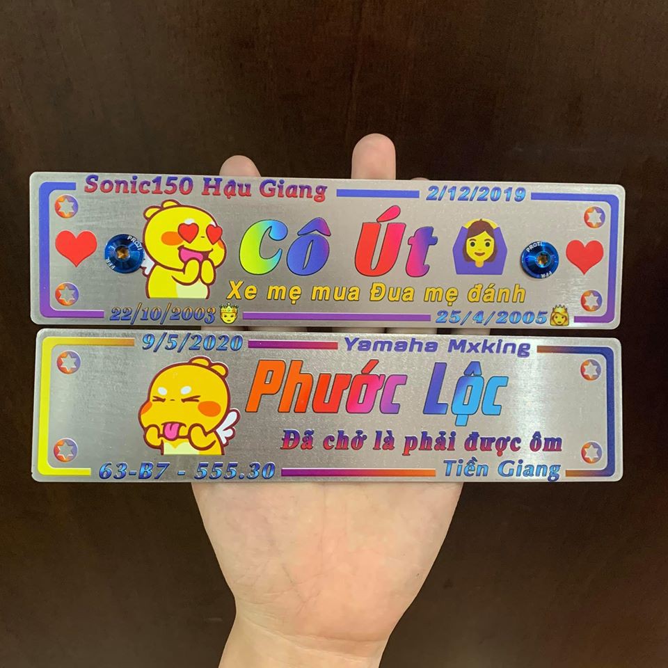 Bảng tên xe máy tặng kèm ốc titan - Thiết kế theo yêu cầu lắp mọi dòng xe