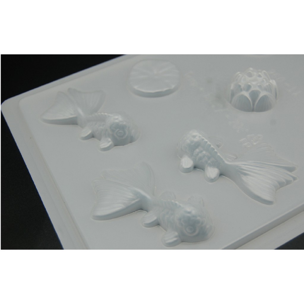 Khuôn hình 6 con cá vàng và hoa, lá Sen.