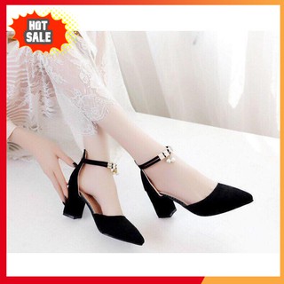 Giày cao gót kín mũi vòng cổ hạt châu 7 phân
