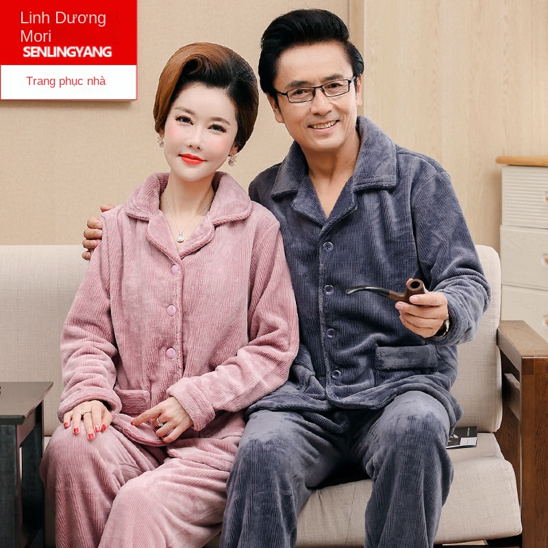 Cùng với bộ đồ ngủ dành cho người trung niên và cao tuổi bằng nhung dày dặn, bộ đồ phục vụ tại nhà cho mùa thu và mùa đô