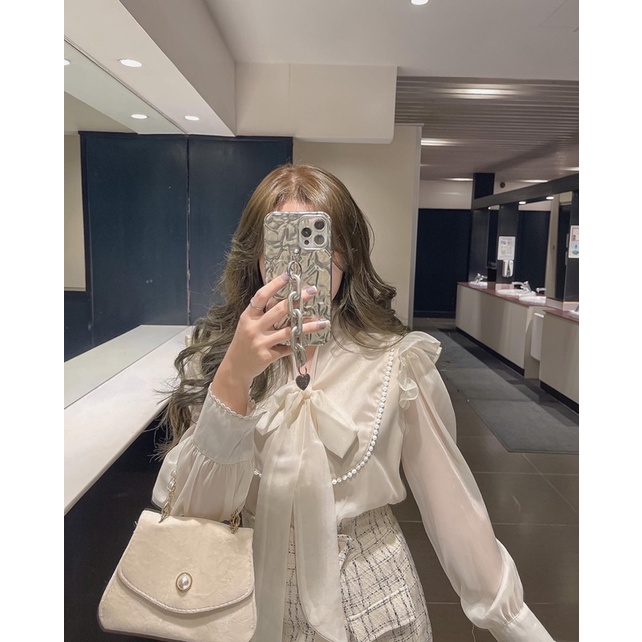 Sơmi voan cổ nơ viền hoa + chân váy nhung đen | BigBuy360 - bigbuy360.vn