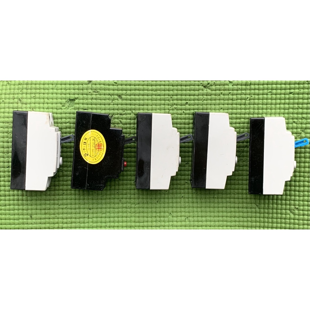 CB chống giât cóc  15A đến 30A giá từ 45.000đ đến 65.000đ