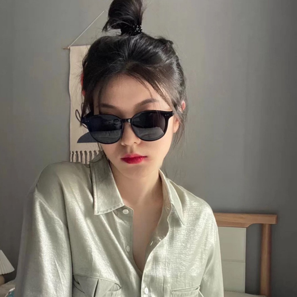 Kính mát AY gọng đen chống bức xạ thời trang