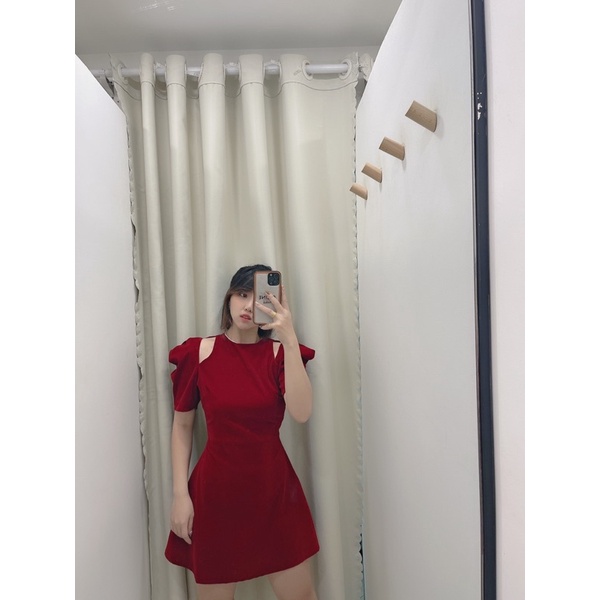 ĐẦM NHUNG KHOÉT VAI