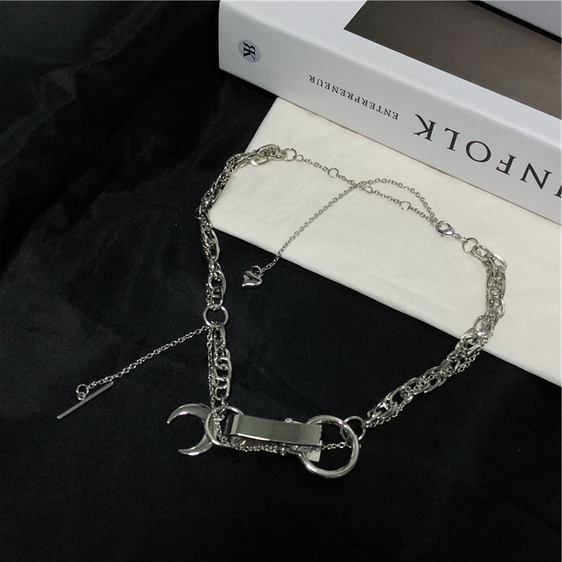 Dây Chuyền Mặt Hình Mặt Trăng Và Trái Tim Kim Loại 22722 Phong Cách Hip Hop