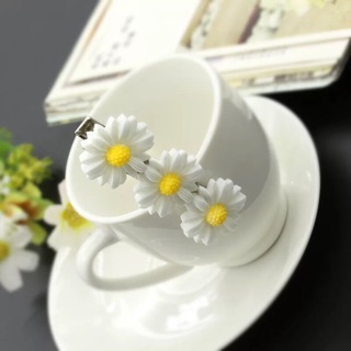 Cột tóc và kẹp hoa cúc nhiều loại