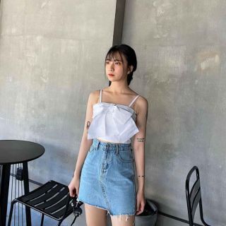 600k áo trắng 2 dây kèm chân váy jean