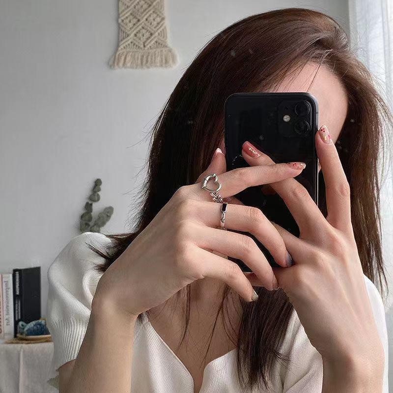 Bộ 2 chiếc nhẫn bằng kim loại có chiếc hình trái tim rỗng xinh xắn dành cho bạn nữ
