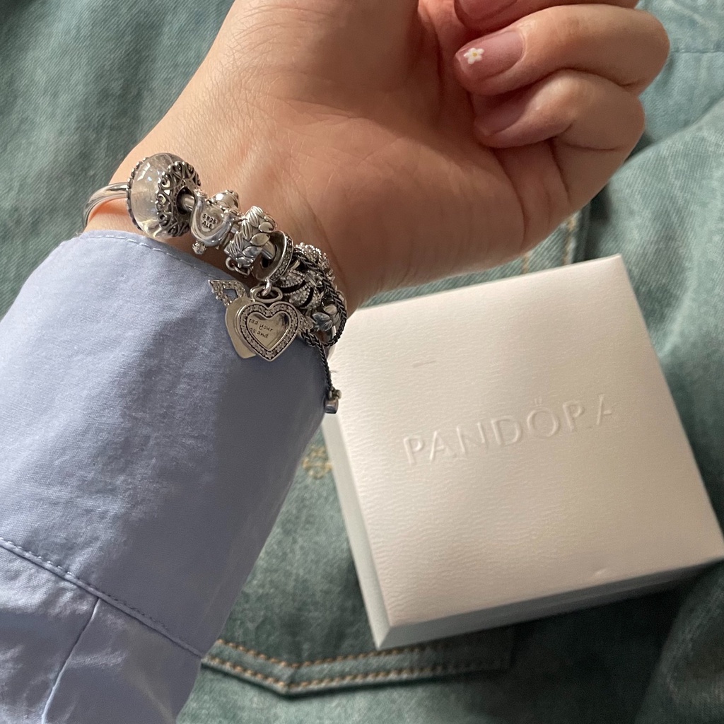 Trang phục thiên thần Pandora đi kèm với hộp quà tặng