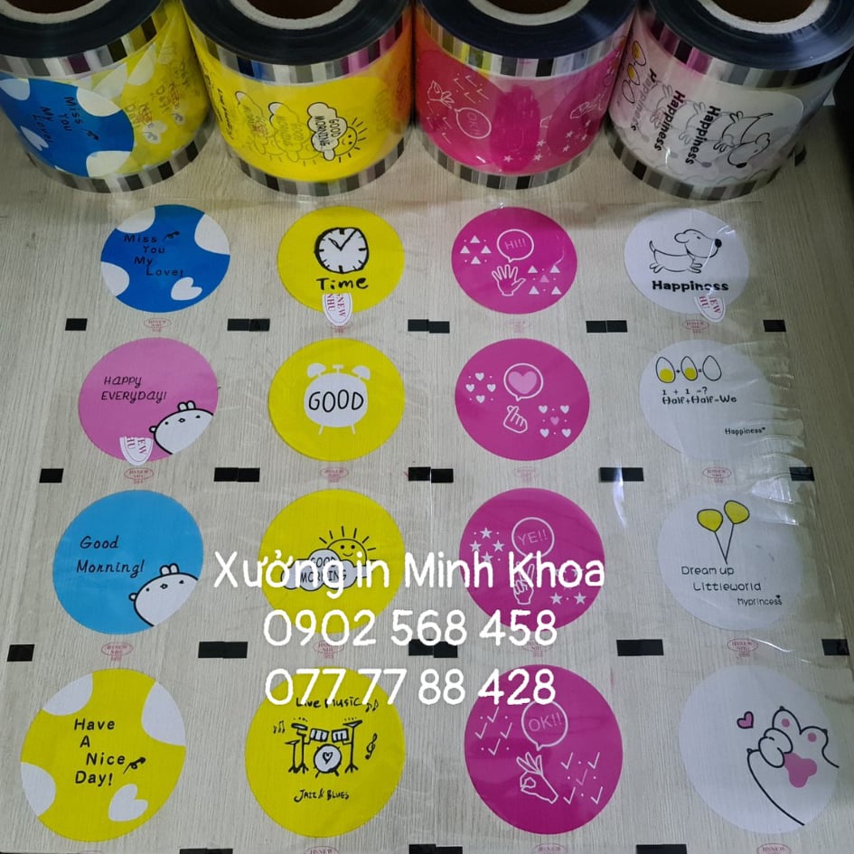 Cuộn màng ép ly nhựa, màng ép ly in sẵn, màng ép ly trà sữa, màng dập cốc in sẵn 1 cuộn dập 2400 ly