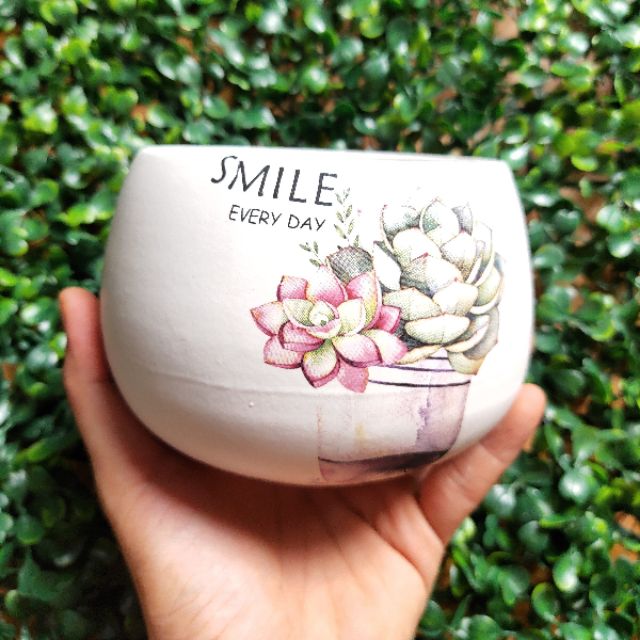 Chậu tròn hạt dẻ in hình S3 có kèm đĩa, trồng cây phong thủy, cây để bàn, sen đá, xương rồng đẹp