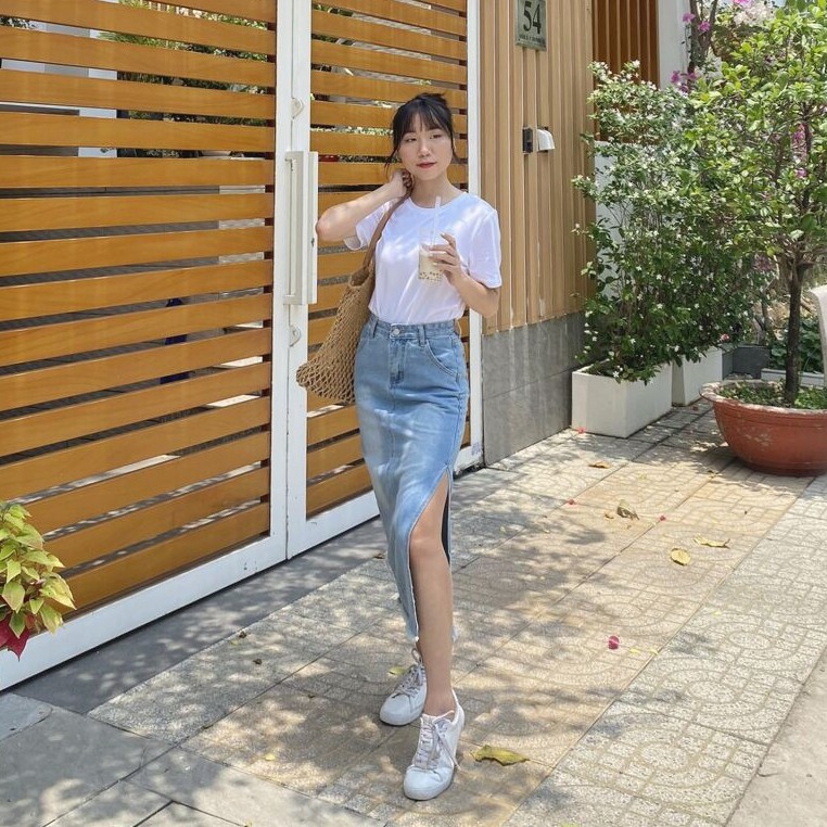 [Mã FADIRECT20 giảm 20K đơn 150K] Chân váy jeans MIEU midi xẻ tà - HMR16 (Nhạt) | BigBuy360 - bigbuy360.vn