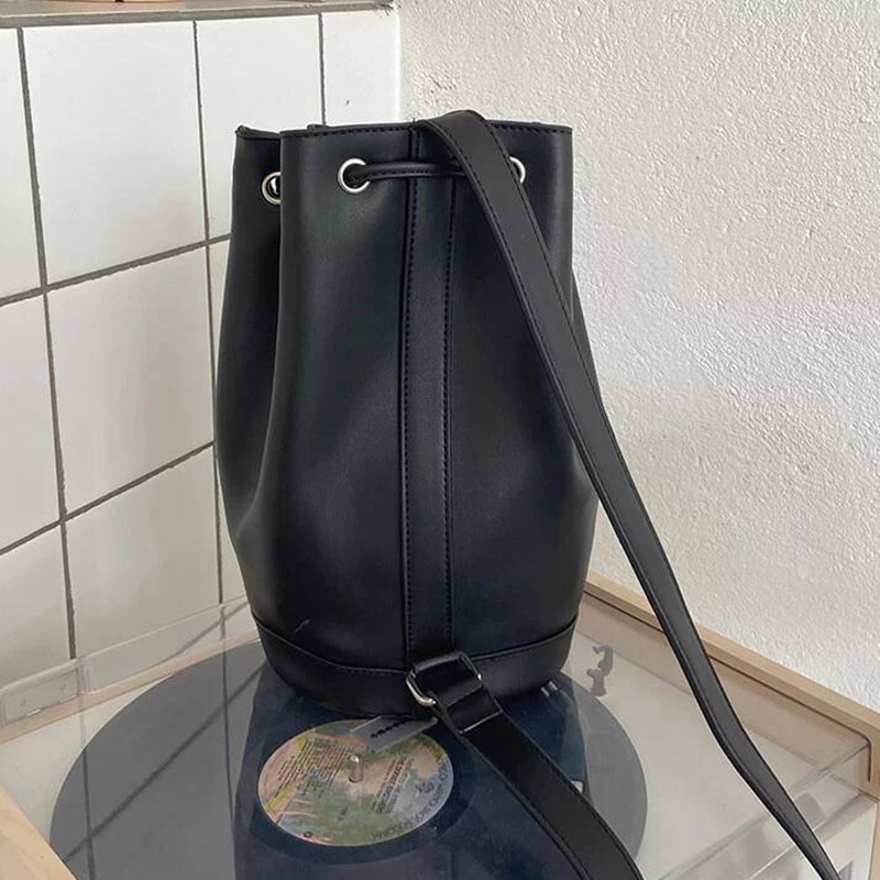 Túi đeo chéo đeo vai IELGY kiểu dây rút sức chứa lớn phong cách Hàn Quốc cổ điển thời trang