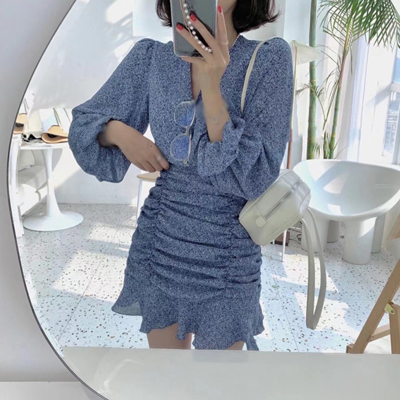 Đầm Hoa Tay Dài Cổ Chữ V