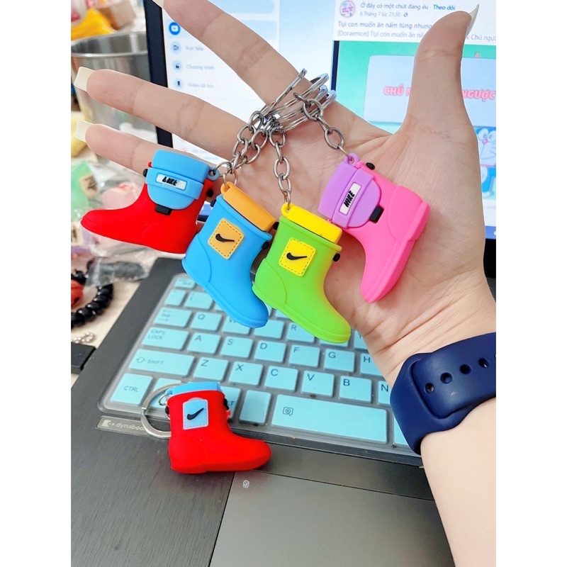 Móc khoá Giày xinh xắn dùng treo Balô _ móc khoá