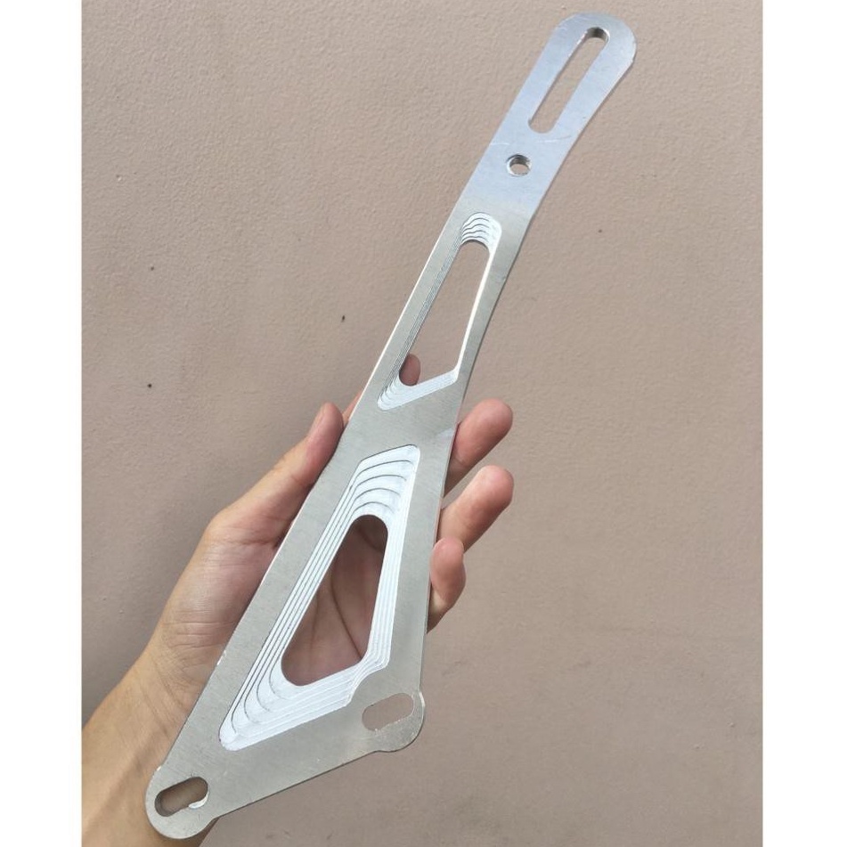 Pát treo pô cho xe Ex 150,  Ex 155 chất liệu nhôm CNC cứng cáp hoạ tiết đường gân 3D
