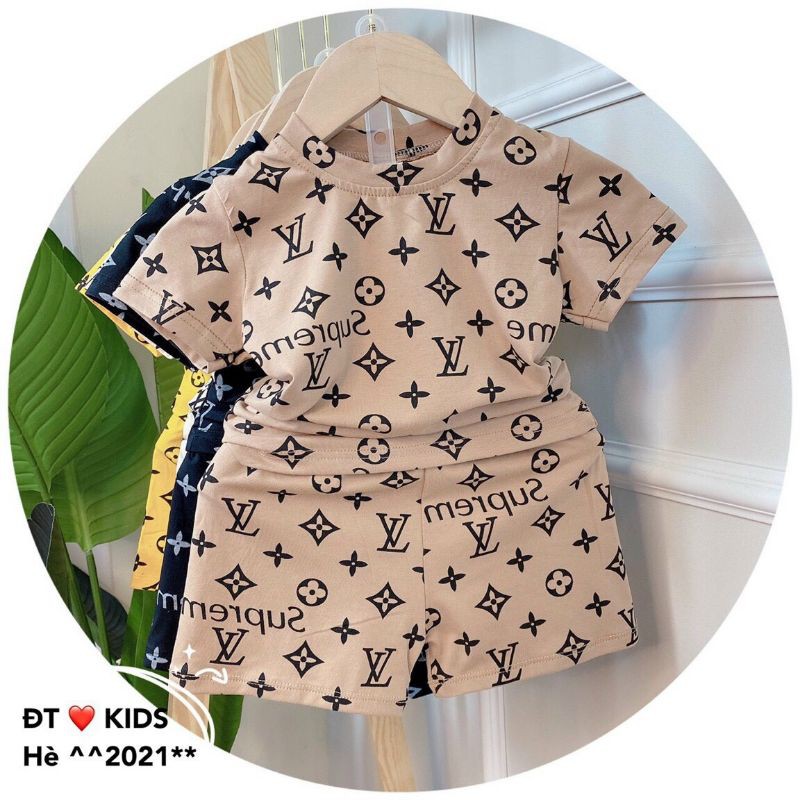 Bộ Lv cho cả bé trai và bé gái nhà e về 4 màu y hình vải thun lạnh nhé các mẹ