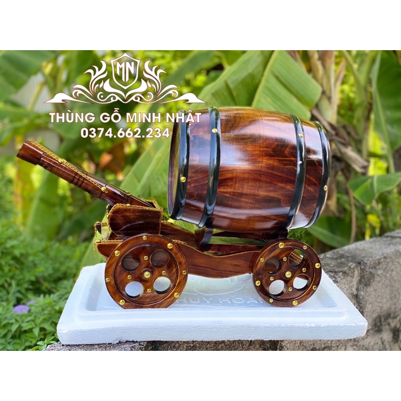Xe pháo kéo bom trống gỗ