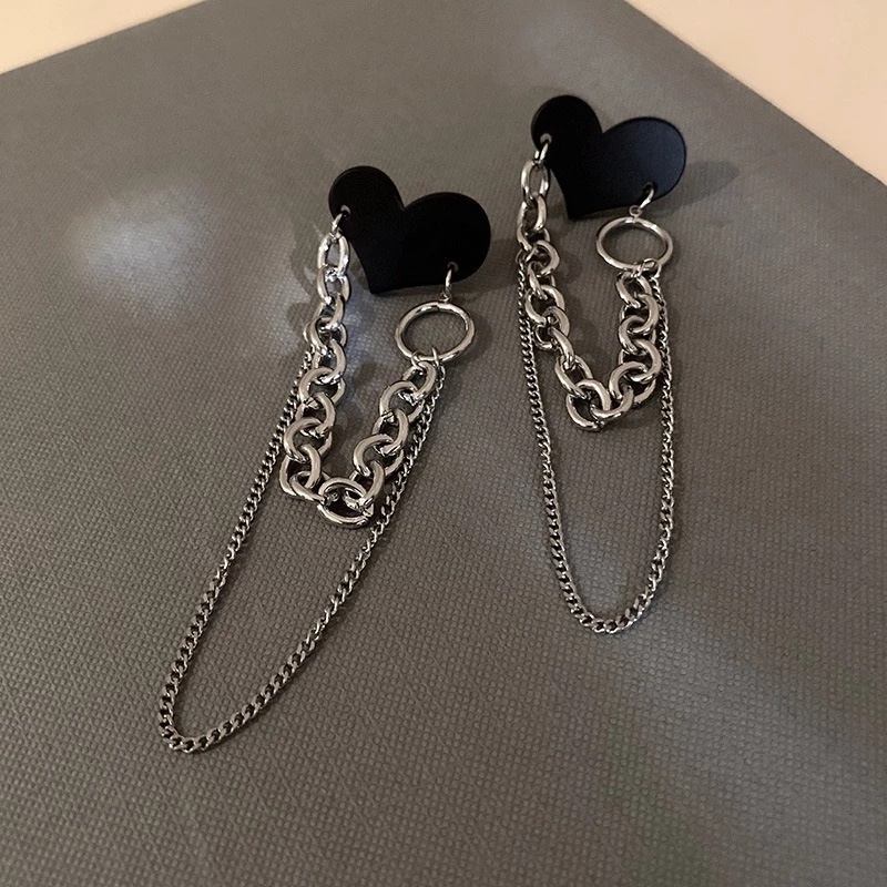 Bông Tai Hình Trái Tim Màu Đen Phối Tua Rua Phong Cách Punk Thời Trang Cho Nữ