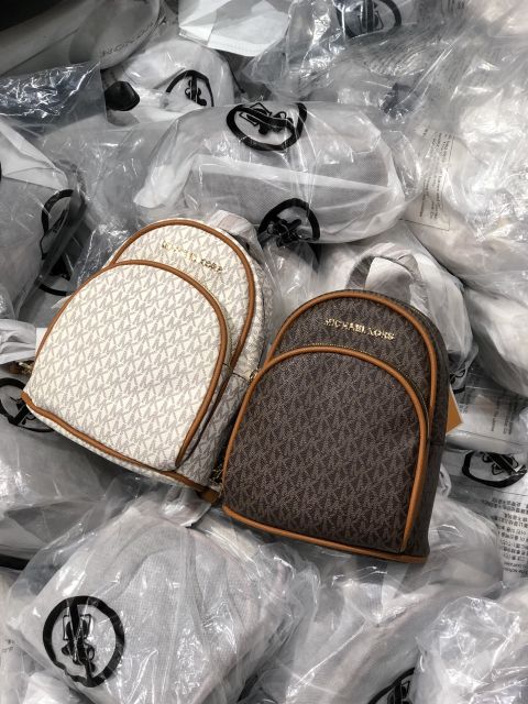 😍 BALO Michael Kors JET SET CHARM ITEM