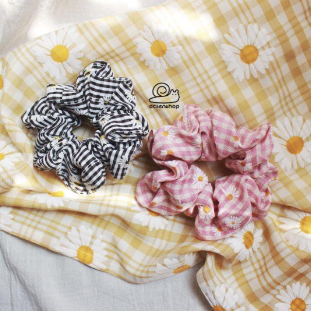 Ốc Sên Shop - Scrunchie caro hoa cúc