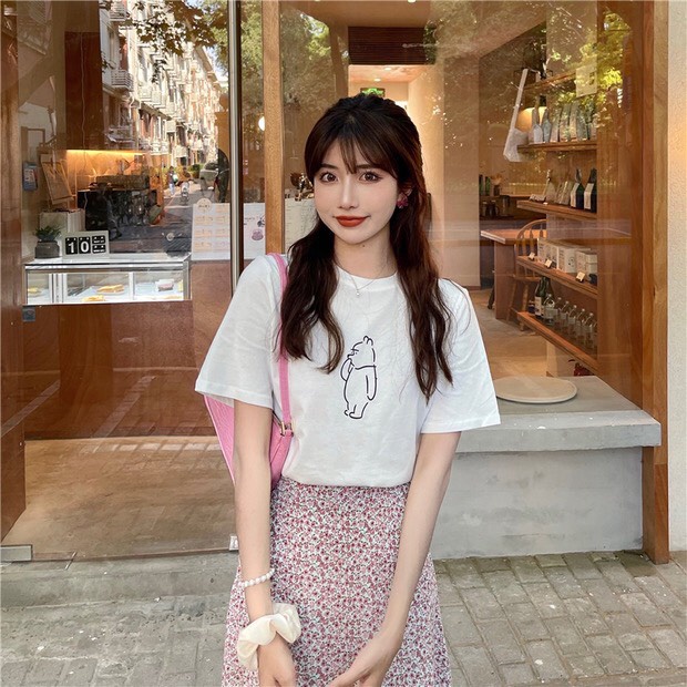 Set áo phông phối chân váy hoa nhí lụa dáng dài, phong cách nàng thơ hàn quốc 2202s02