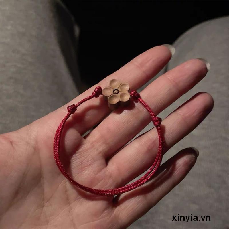 Vòng Đeo Tay May Mắn Bằng Gỗ Đào Khắc Họa Tiết Hoa Mận Xinh Xắn