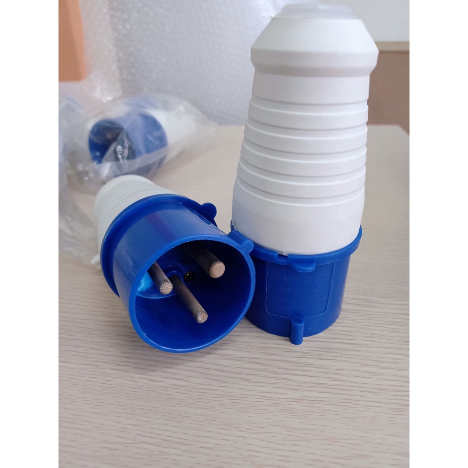 Phích cắm công nghiệp 32A- 3 chấu -220V CCE