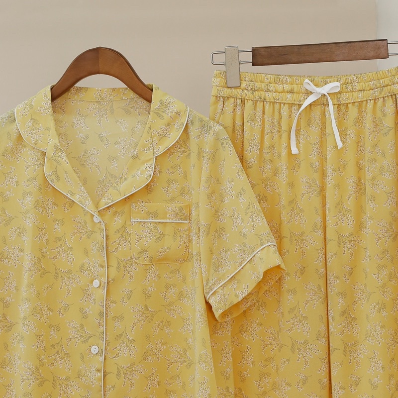 Bộ pyjama MOMOJAMA áo cộc quần dài lụa cát cao cấp, họa tiết hoa nhí màu pastel mj0251,52