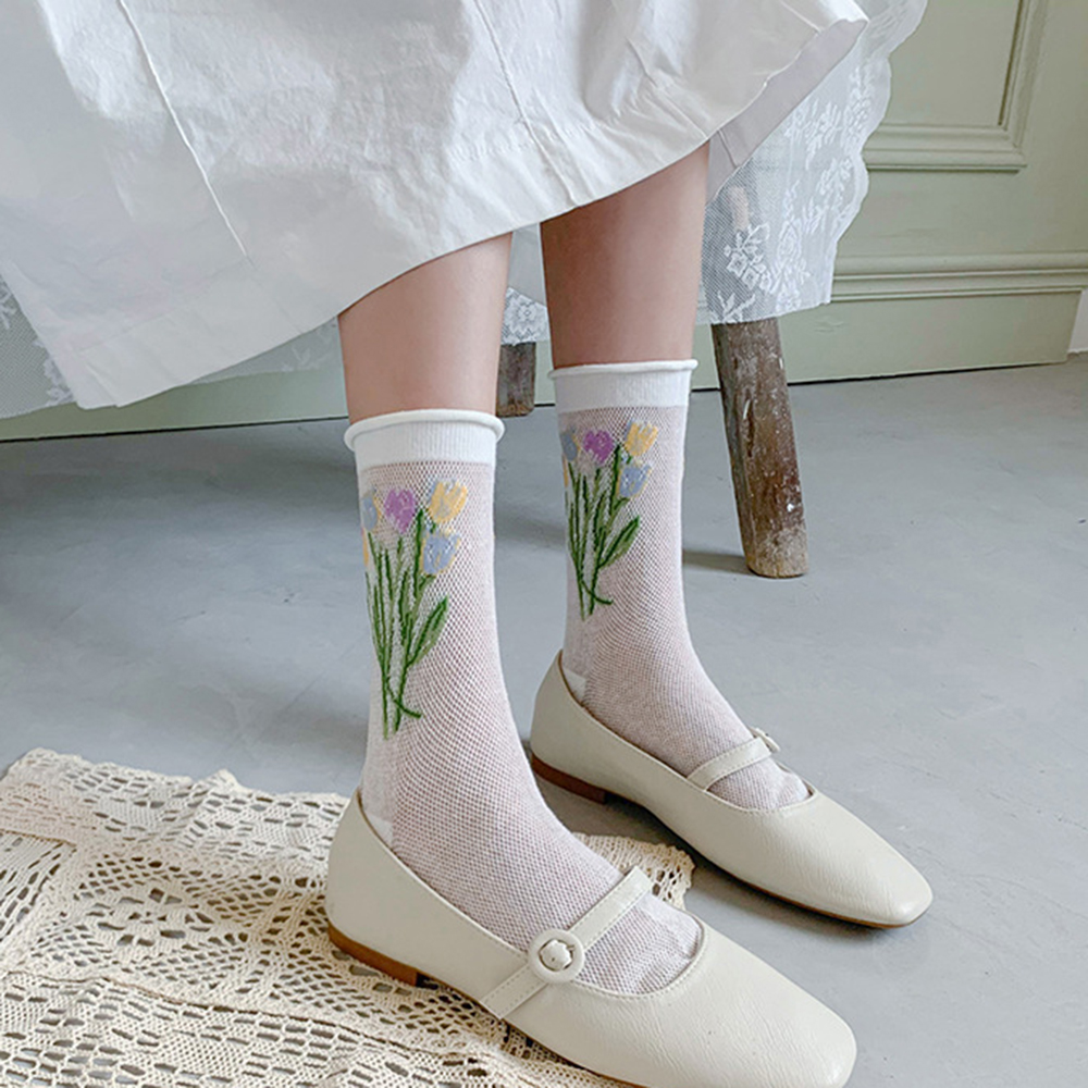 Tất Nữ Thêu Họa Tiết Hoa Phía Sau