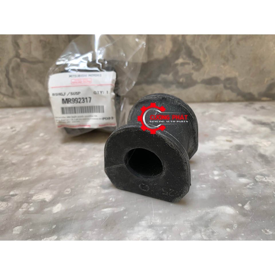 Cao su cân bằng trước Mitsubishi Pajero Sport, Triton 2008-2014 MR992317