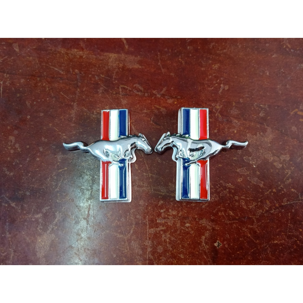 Bộ 2 Tem 3D KIM LOẠI ngựa cờ mini trang trí 2 bên hông thân xe oto.